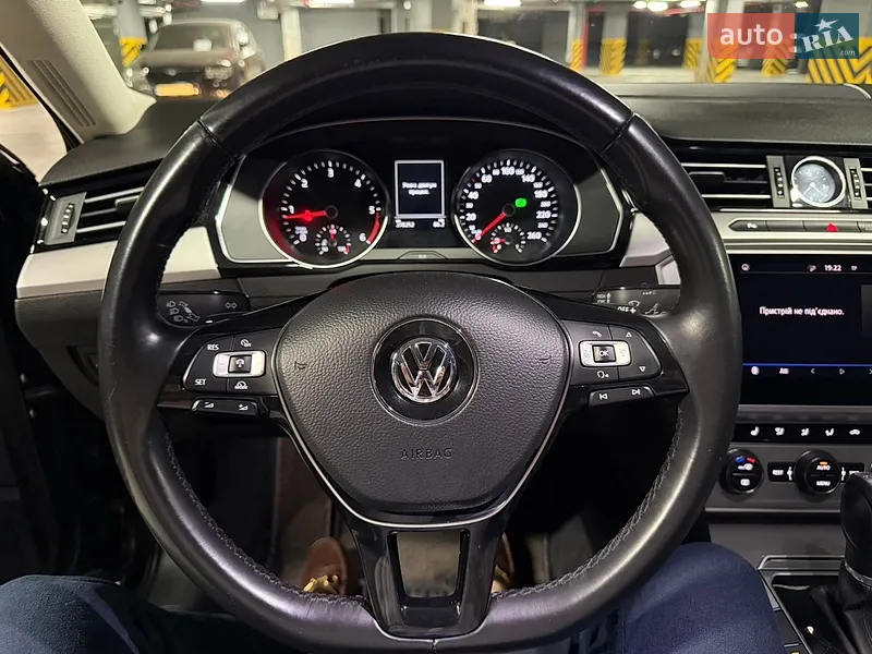 Volkswagen Passat 2017 VIN WVWZZZ3CZJE117175 фото оголошення 34 з 116