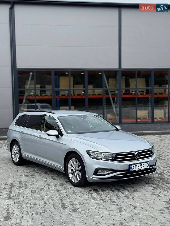 Volkswagen Passat 2022 photo 2
