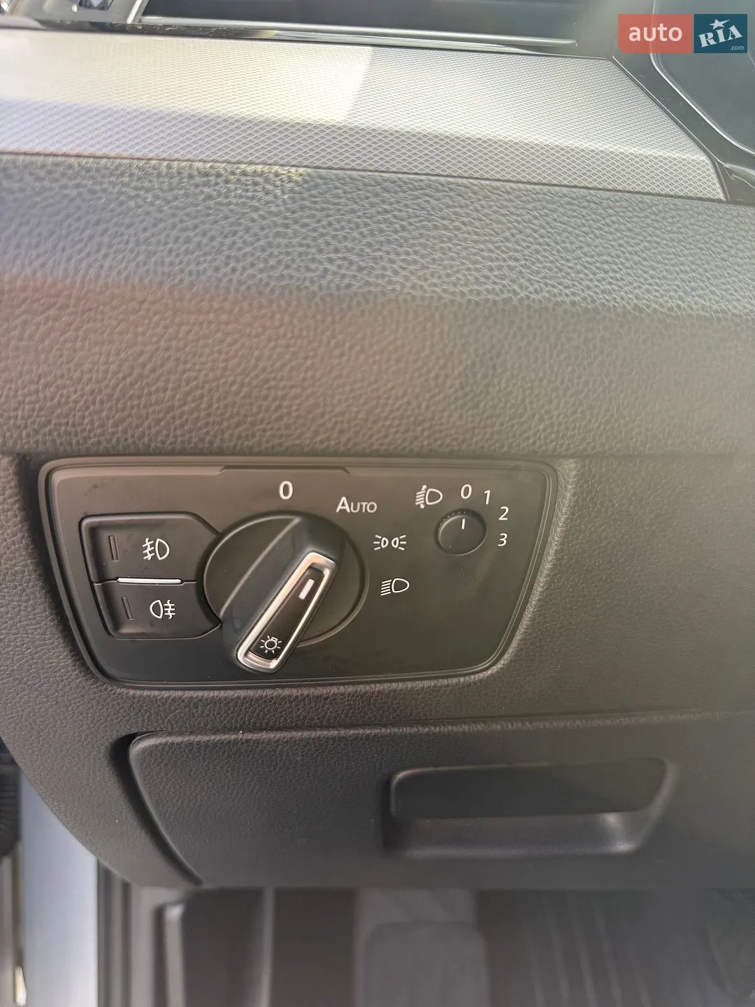 2018 Volkswagen Touareg - мініатюра 27
