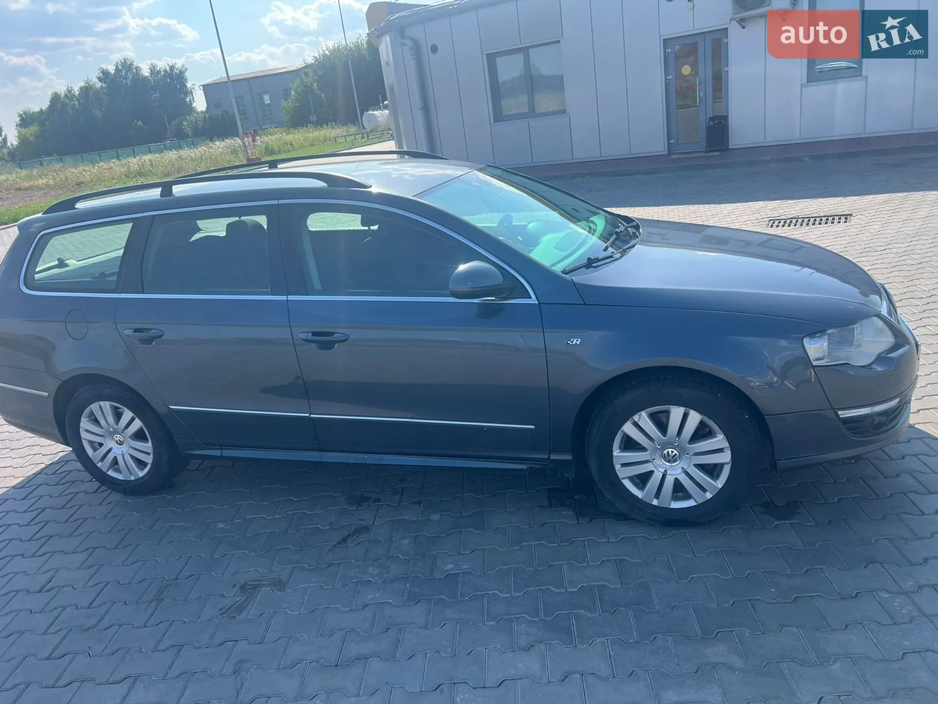2010 Volkswagen Passat - мініатюра 2