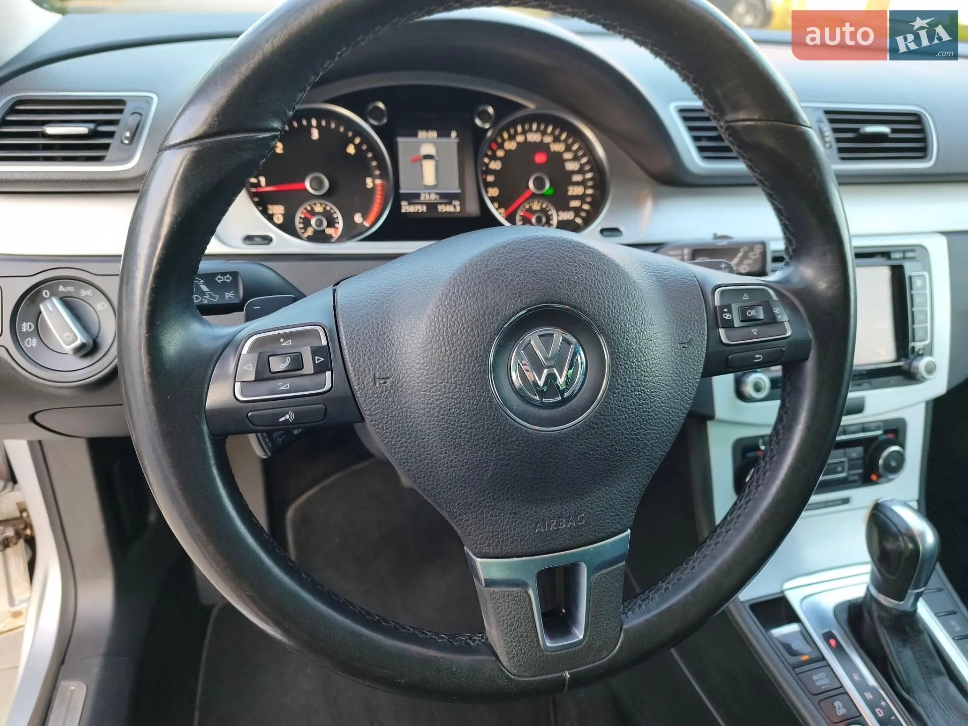 2011 Volkswagen Passat - мініатюра 32