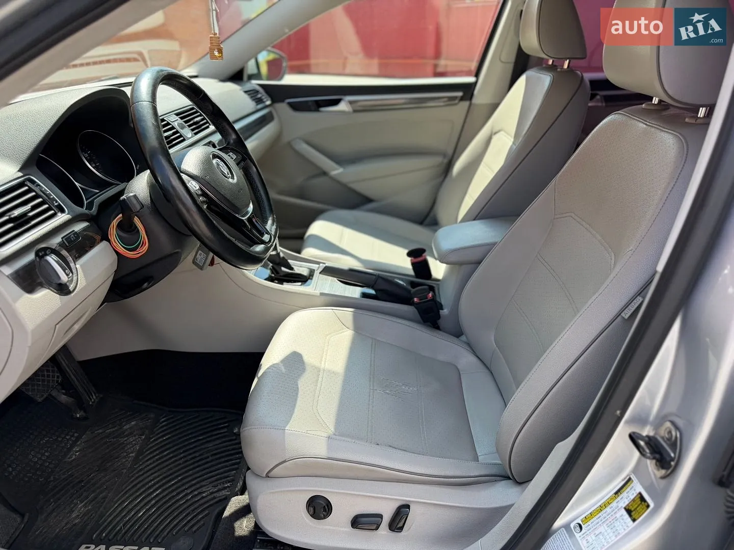 2016 Volkswagen Passat - мініатюра 24