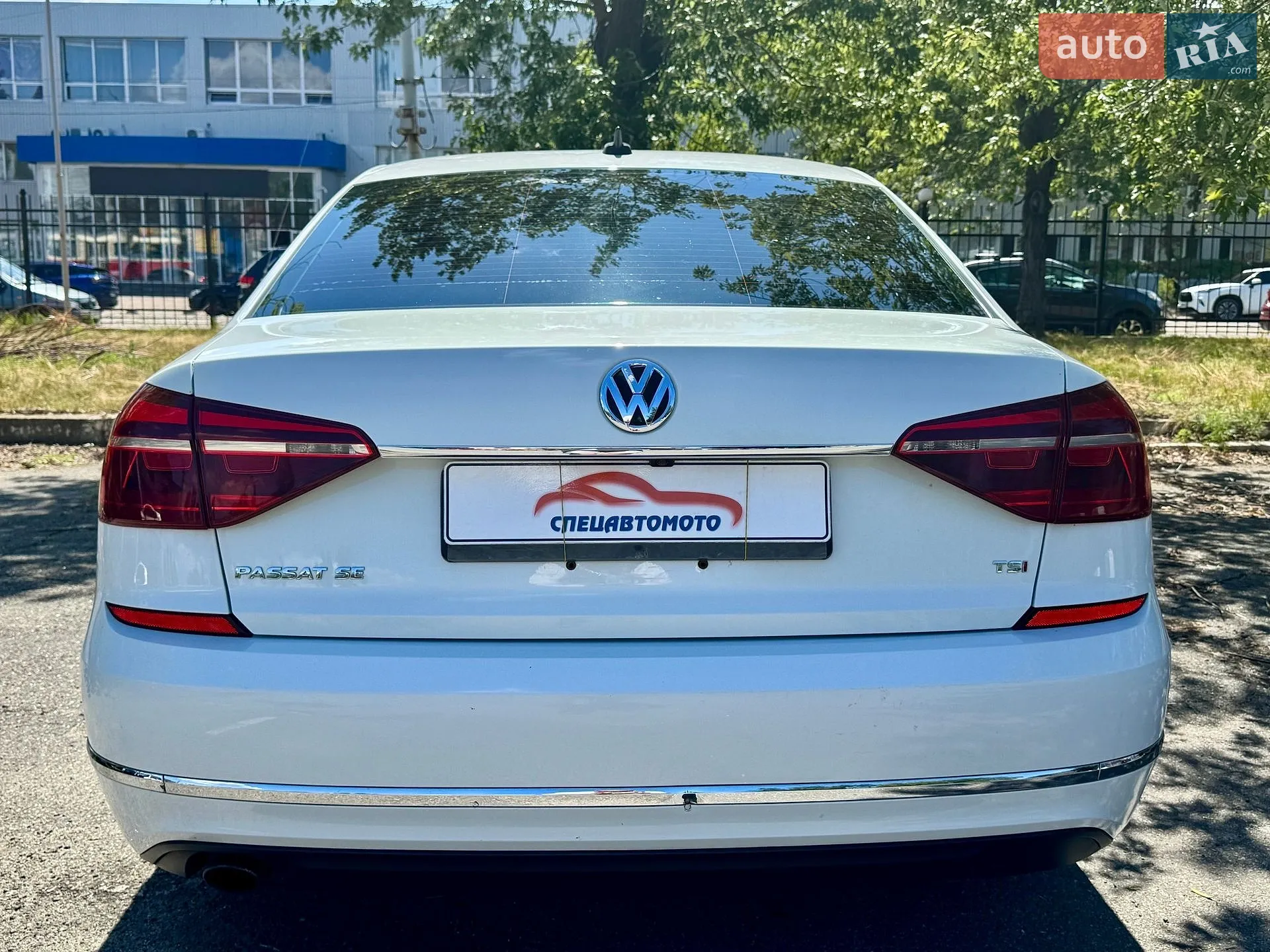 2016 Volkswagen Passat - мініатюра 16
