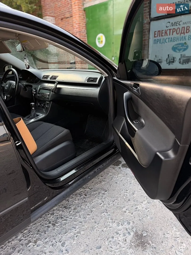 2010 Volkswagen Passat - мініатюра 7