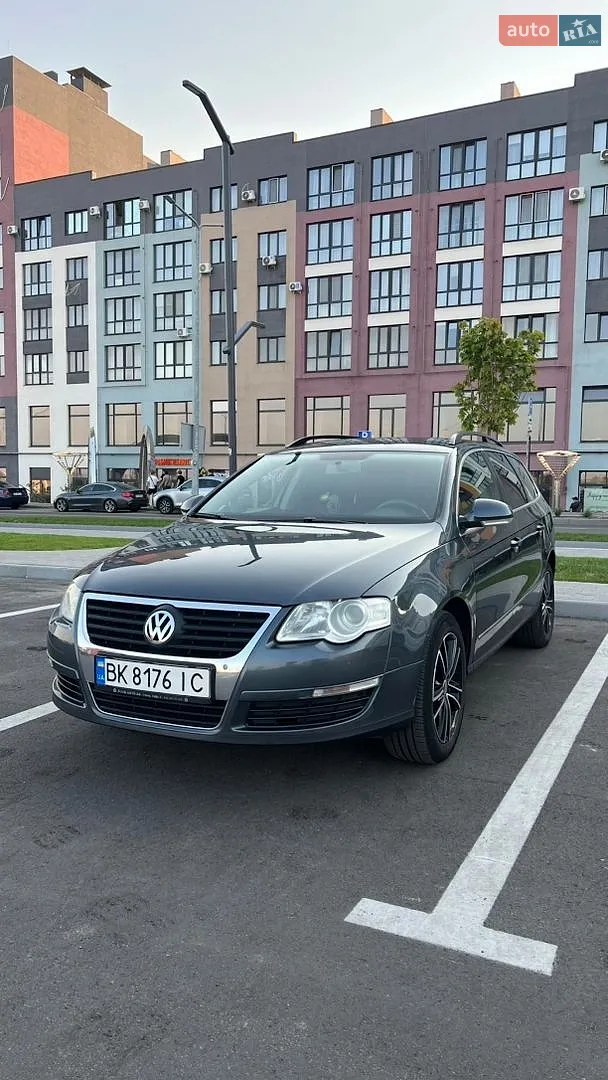 2010 Volkswagen Passat - мініатюра 2