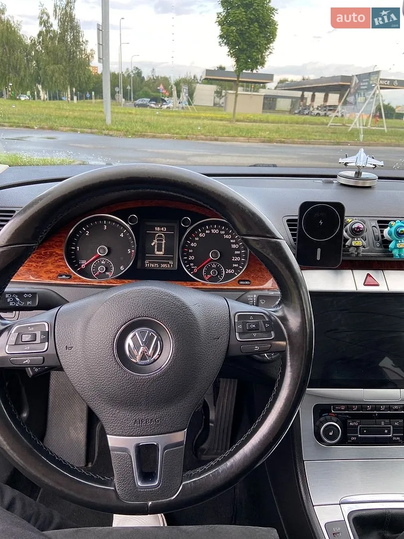 2010 Volkswagen Passat - мініатюра 9