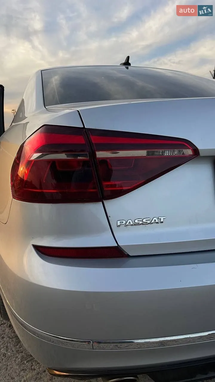 2017 Volkswagen Passat - мініатюра 16
