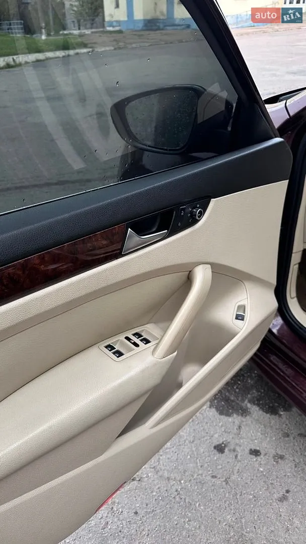 2011 Volkswagen Passat - мініатюра 10