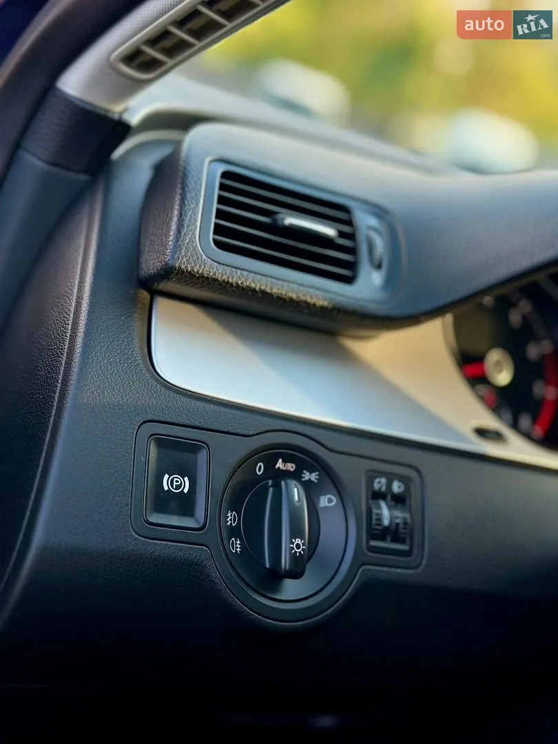 2010 Volkswagen Passat - мініатюра 31