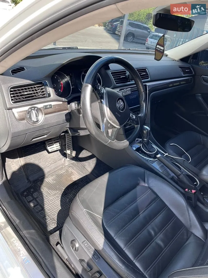 2016 Volkswagen Passat - мініатюра 10