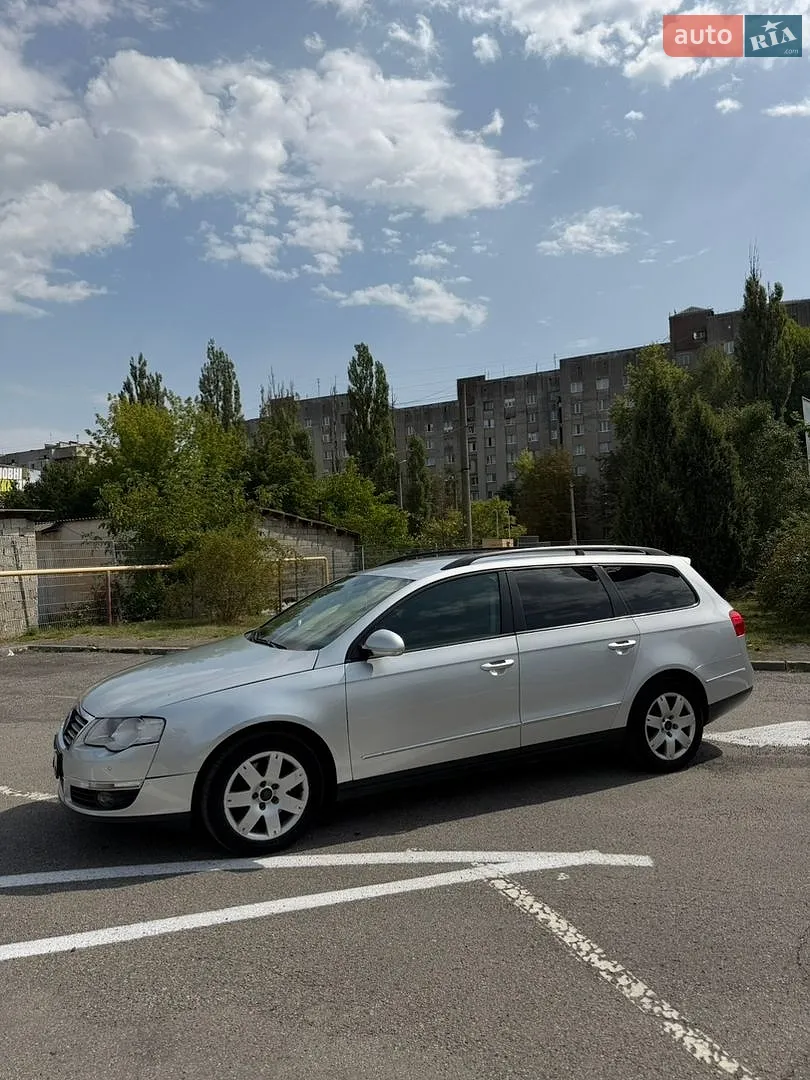 2010 Volkswagen Passat - мініатюра 8