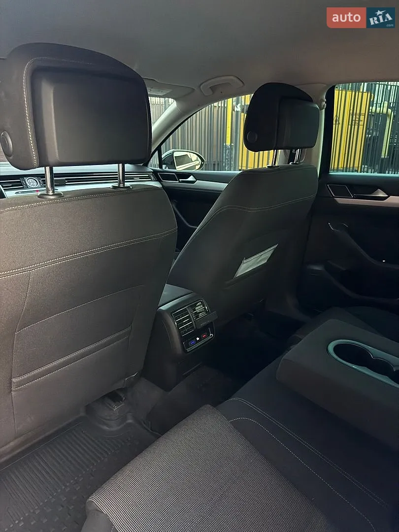 2017 Volkswagen Passat - мініатюра 12