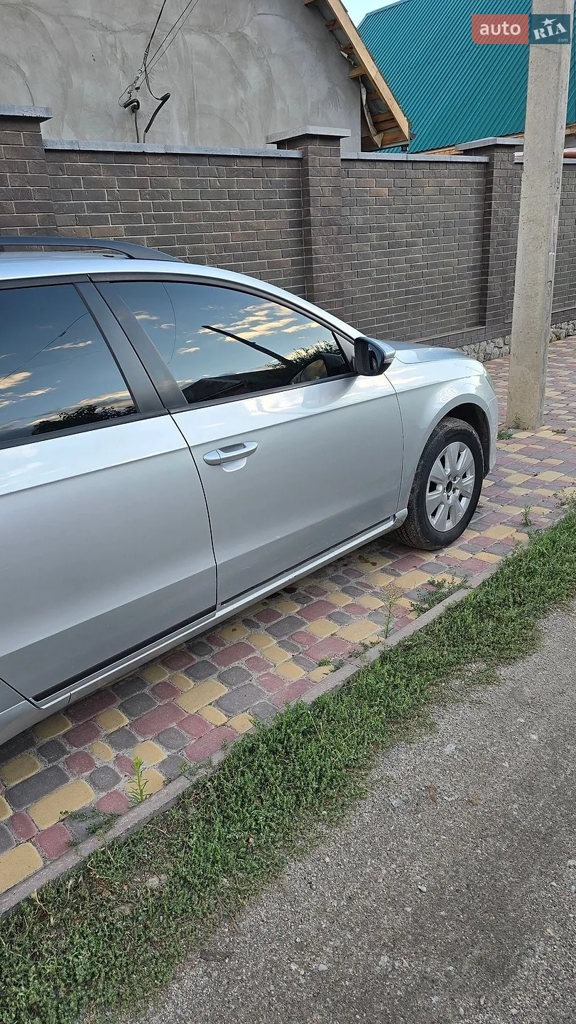 2011 Volkswagen Passat - мініатюра 2