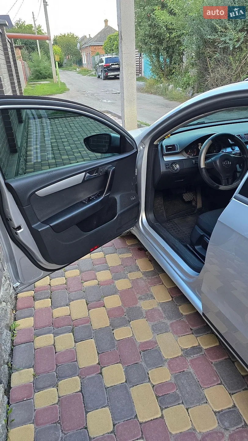 2011 Volkswagen Passat - мініатюра 8