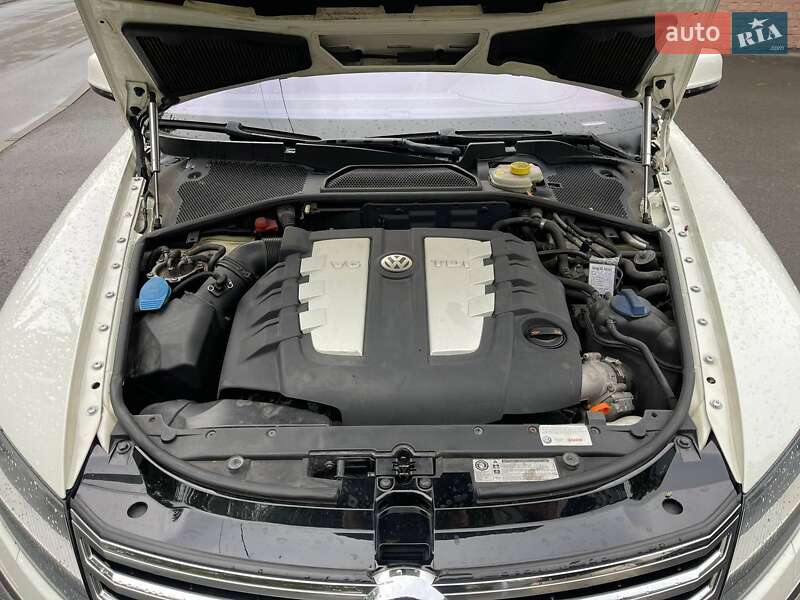 Седан Volkswagen Phaeton 2011 в Кременчуці