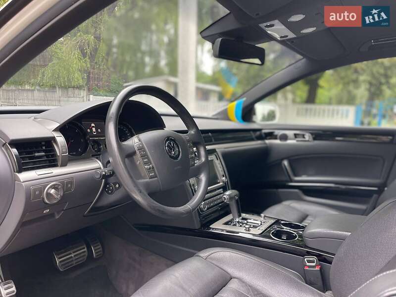Седан Volkswagen Phaeton 2011 в Кременчуці