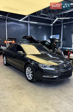 Седан Volkswagen Phaeton 2010 в Чернівцях