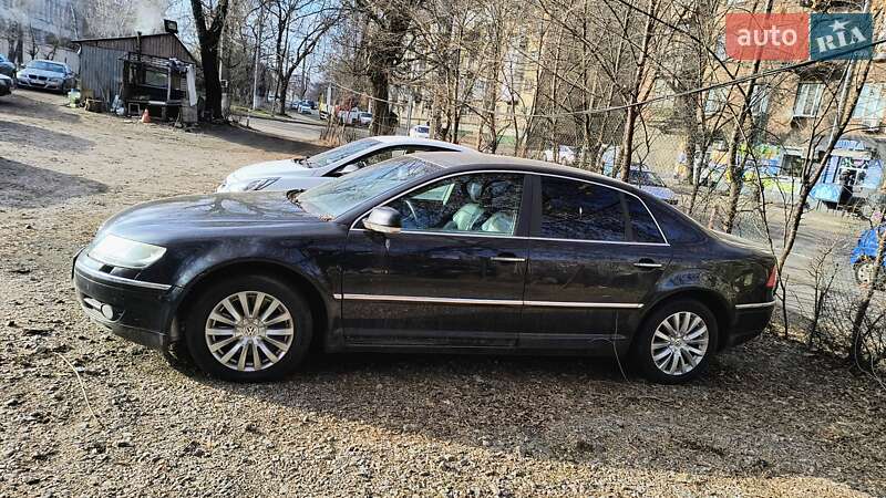 Седан Volkswagen Phaeton 2006 в Киеве