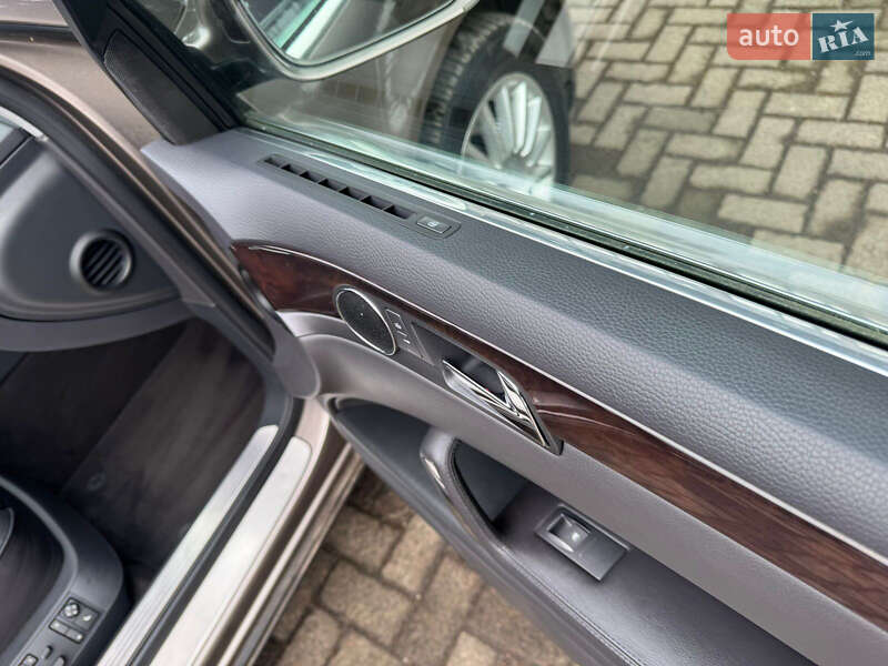Седан Volkswagen Phaeton 2008 в Рівному
