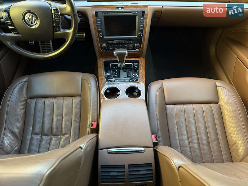 Седан Volkswagen Phaeton 2015 в Киеве