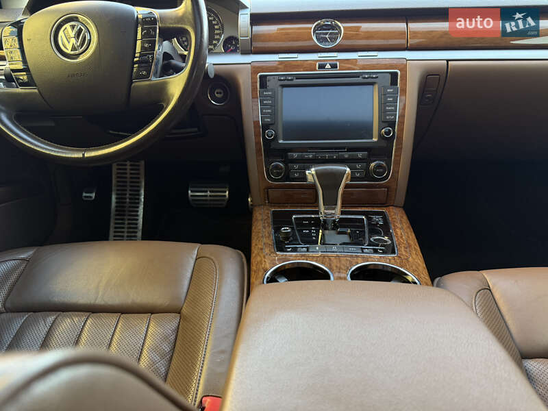 Седан Volkswagen Phaeton 2015 в Киеве