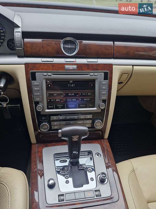 Седан Volkswagen Phaeton 2011 в Житомирі