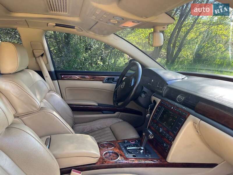 Седан Volkswagen Phaeton 2006 в Южноукраинске