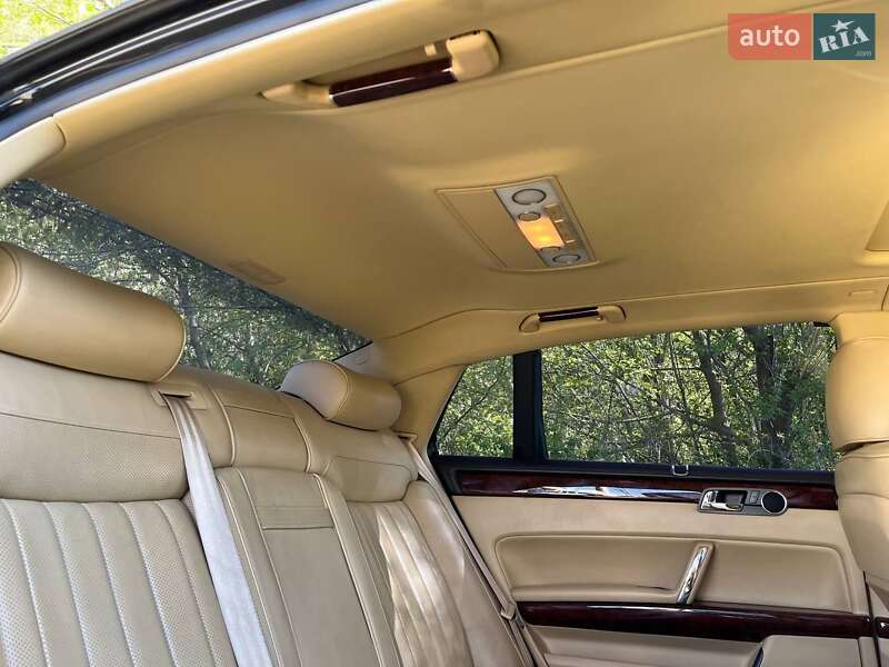 Седан Volkswagen Phaeton 2006 в Южноукраинске