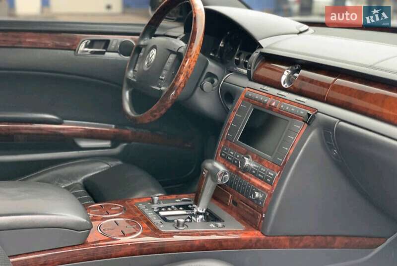 Седан Volkswagen Phaeton 2008 в Киеве