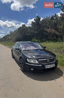 Седан Volkswagen Phaeton 2004 в Еланце