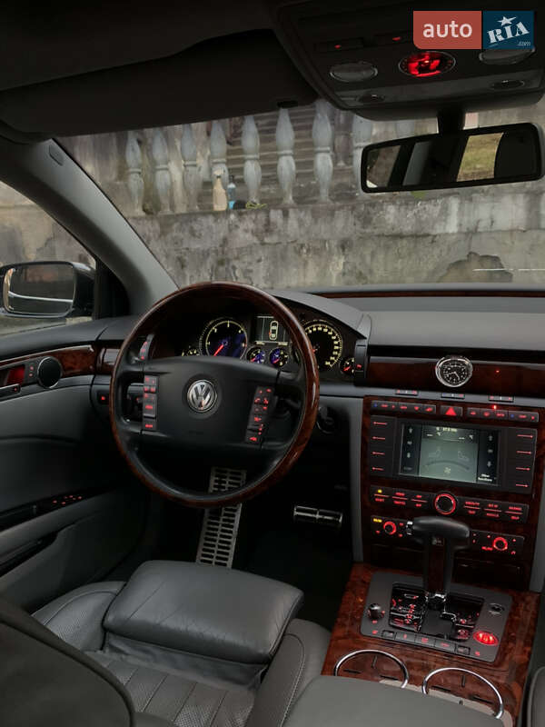 Седан Volkswagen Phaeton 2007 в Калуше