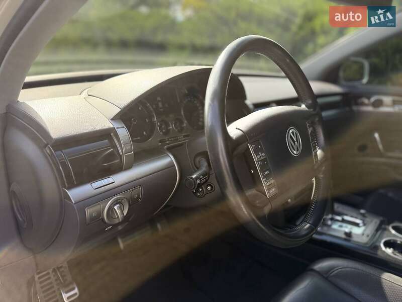 Седан Volkswagen Phaeton 2009 в Малине