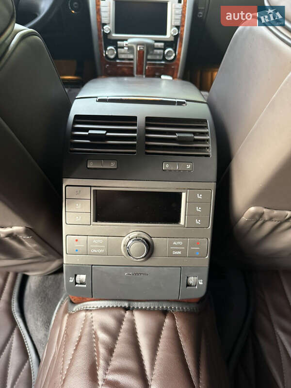 Седан Volkswagen Phaeton 2011 в Сваляві