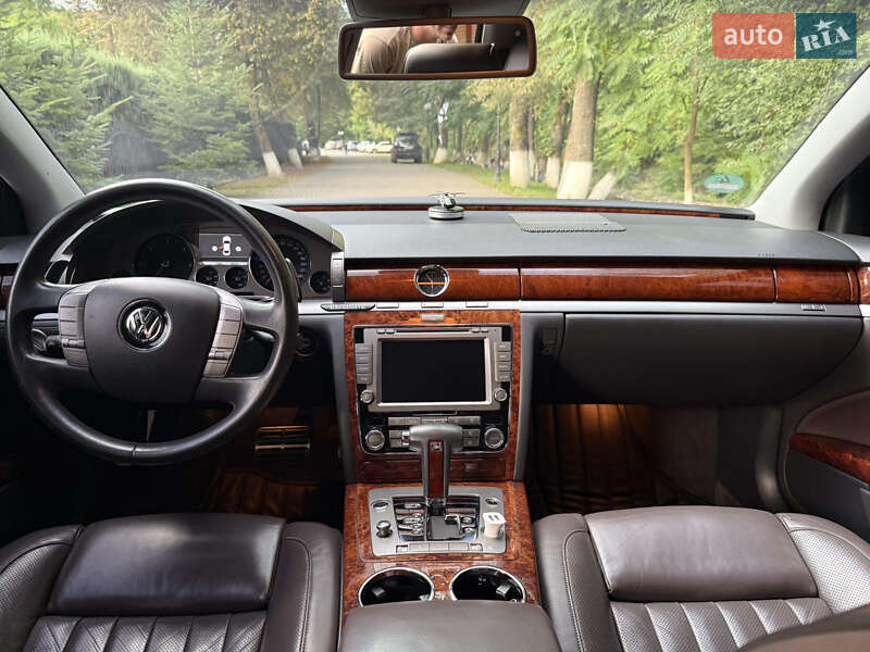 Седан Volkswagen Phaeton 2011 в Сваляві