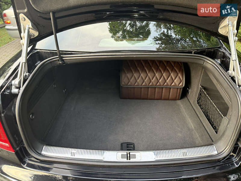 Седан Volkswagen Phaeton 2011 в Сваляві