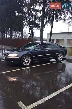 Седан Volkswagen Phaeton 2002 в Дубно