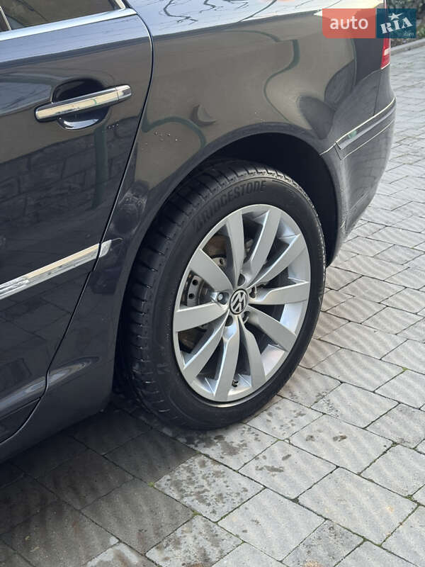 Седан Volkswagen Phaeton 2010 в Мукачево