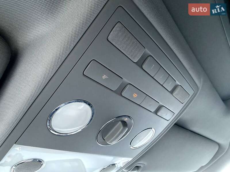 Седан Volkswagen Phaeton 2009 в Днепре