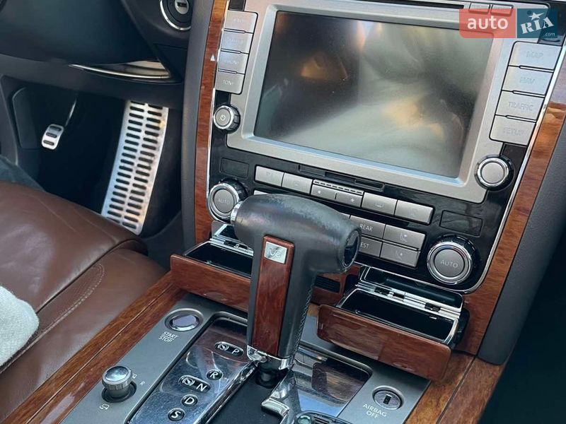 Седан Volkswagen Phaeton 2009 в Николаеве