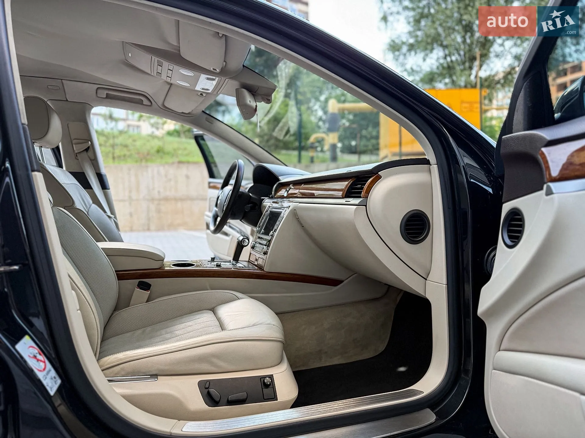 2010 Volkswagen Phaeton - мініатюра 27