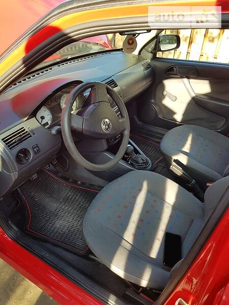 Хетчбек Volkswagen Pointer 2006 в Чернівцях
