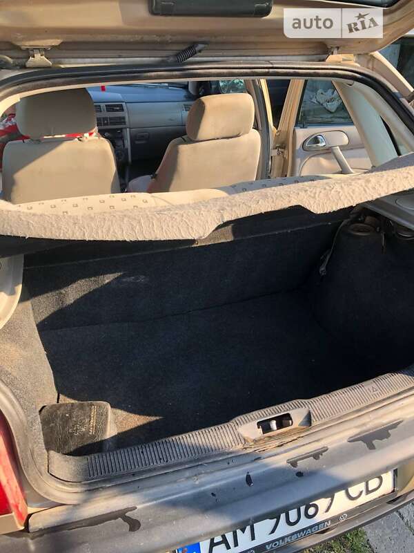 Хэтчбек Volkswagen Pointer 2006 в Звягеле