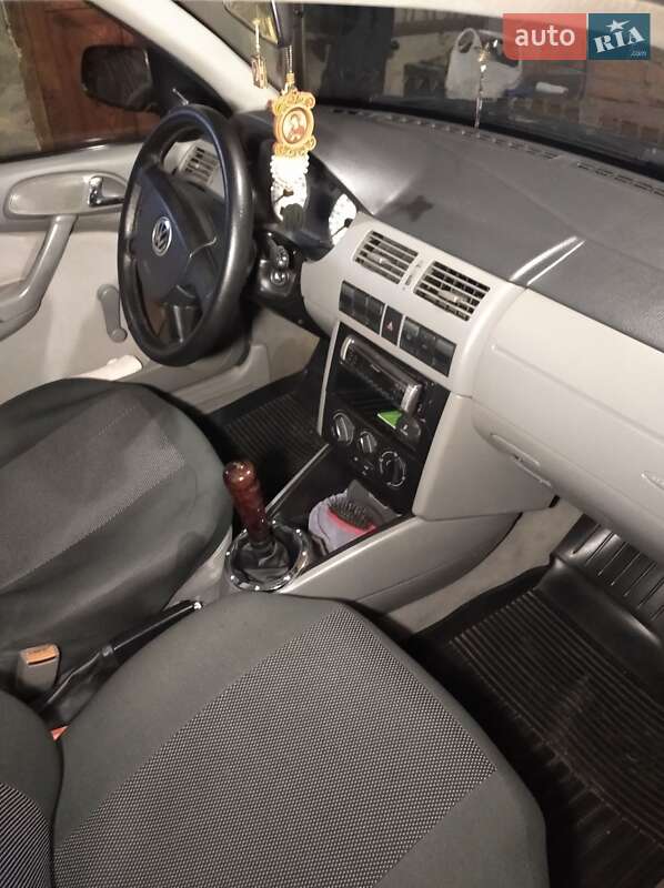 Хэтчбек Volkswagen Pointer 2006 в Глухове