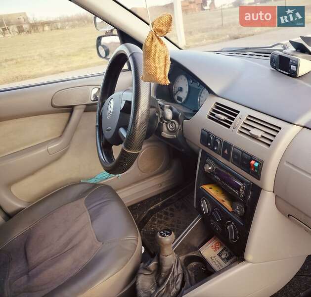 Хэтчбек Volkswagen Pointer 2005 в Черноморске