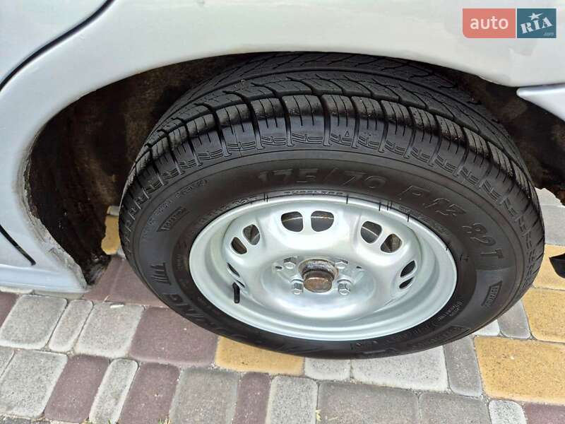 Хэтчбек Volkswagen Pointer 2004 в Обухове фото 9 Хэтчбек Volkswagen Pointer 2004 в Обухове