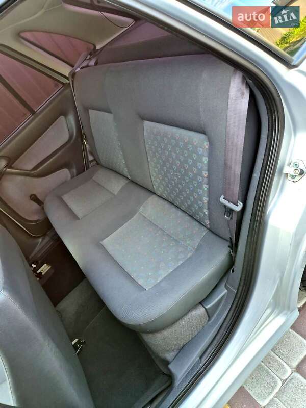 Хэтчбек Volkswagen Pointer 2004 в Обухове фото 35 Хэтчбек Volkswagen Pointer 2004 в Обухове