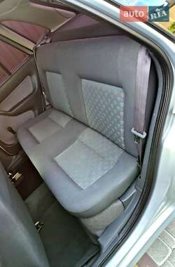 Хэтчбек Volkswagen Pointer 2004 в 