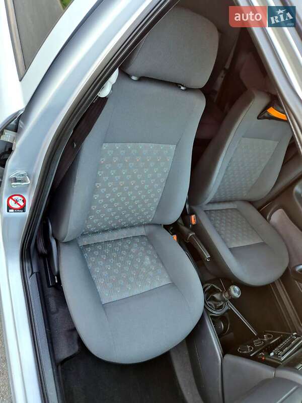 Хэтчбек Volkswagen Pointer 2004 в Обухове фото 41 Хэтчбек Volkswagen Pointer 2004 в Обухове