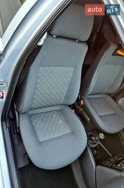Хэтчбек Volkswagen Pointer 2004 в 