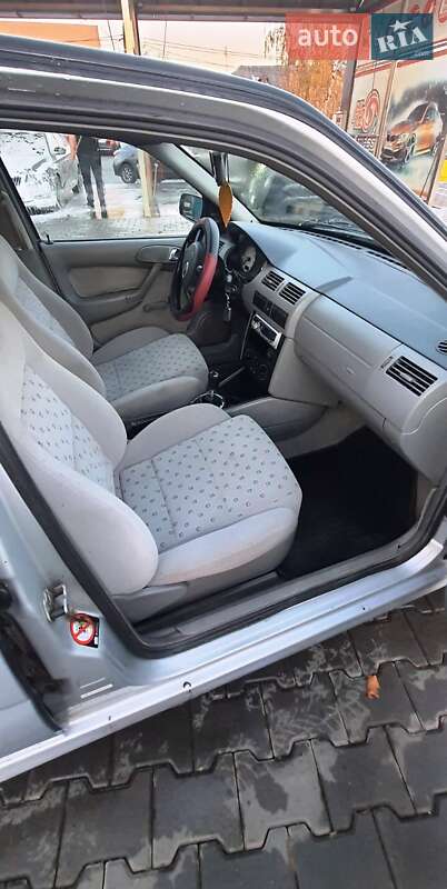 Хэтчбек Volkswagen Pointer 2006 в Черновцах фото 5 Хэтчбек Volkswagen Pointer 2006 в Черновцах